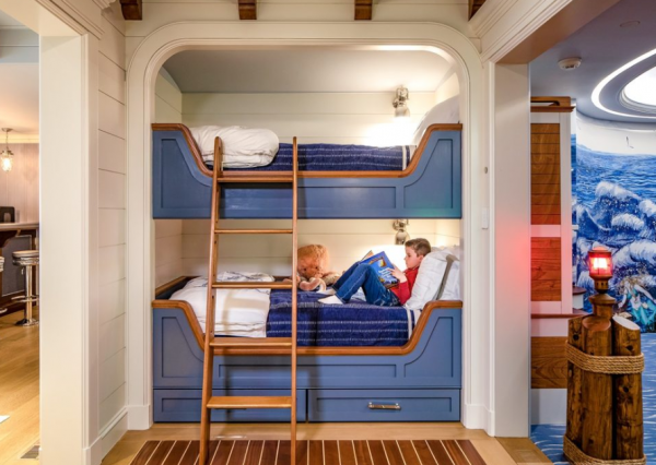 Tempat Tidur Bertingkat seperti Ranjang Kapal